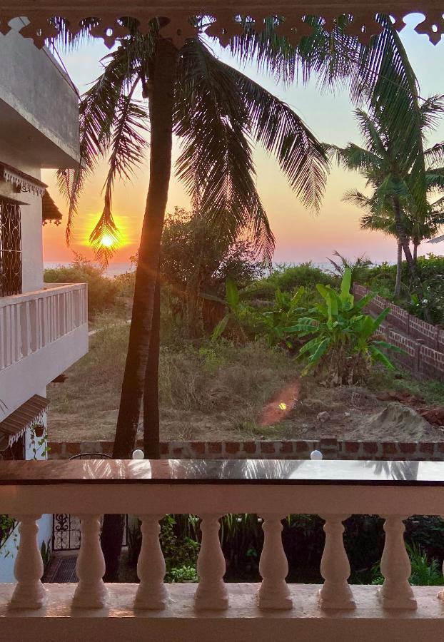 Shanu'S Seaside Inn - A Family-Run Guesthouse Just 100 Metres From Candolim Beach ภายนอก รูปภาพ